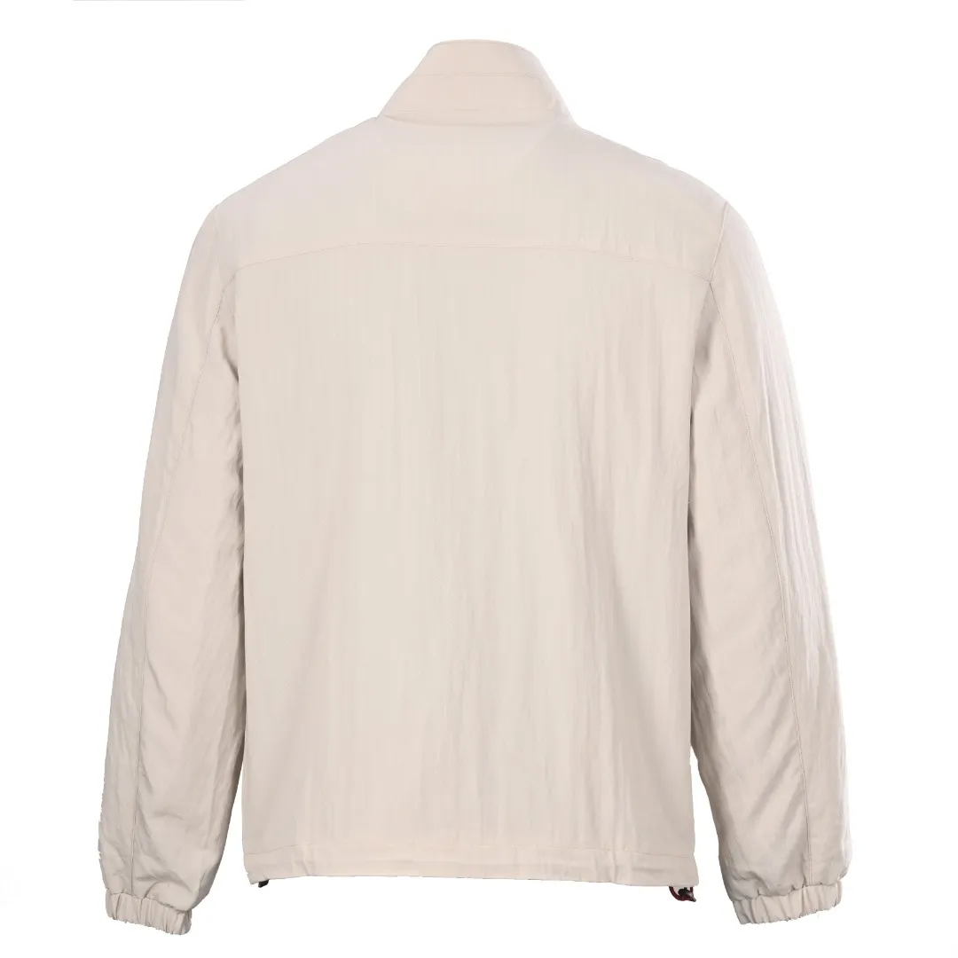 AP (Higher Version) BRUNELLO CUCINELLI BC Travelwear Series Badge Embroidered Stand Collar Jacket Men's Model Original purchased for 28300, 100% cotton fabric + nylon lining, 100% cotton outer material Breathable and comfortable, nylon lining smooth and anti-wrinkle, exquisite badge embroidery, stand-up collar windproof design, elastic cuffs hem, suitable for commuting, leisure, and travel, looks good when layered alone Size: M-XXL